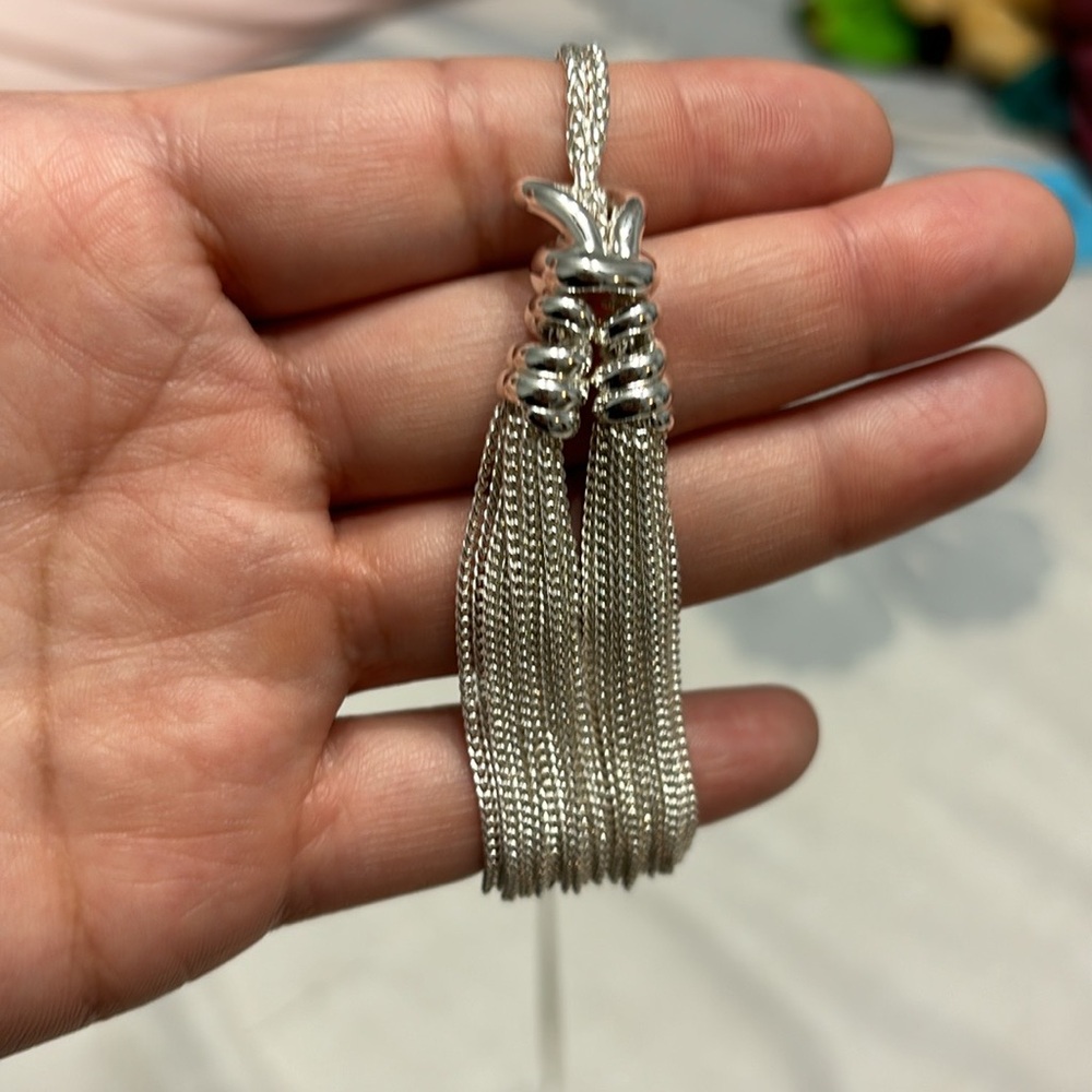 Kendra Scott presleigh Elegant Silver Tassel Necklace - Picture 5 of 6